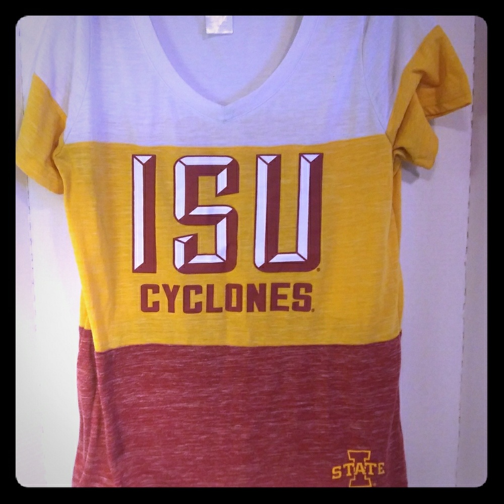 Isu v neck tee